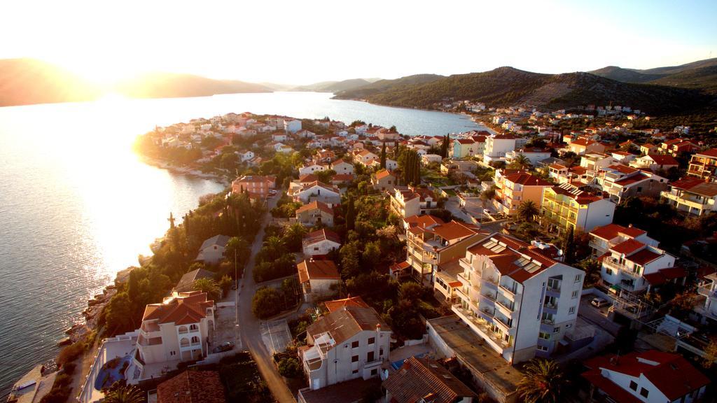 Hotel Viktorija Seget Vranjica Esterno foto