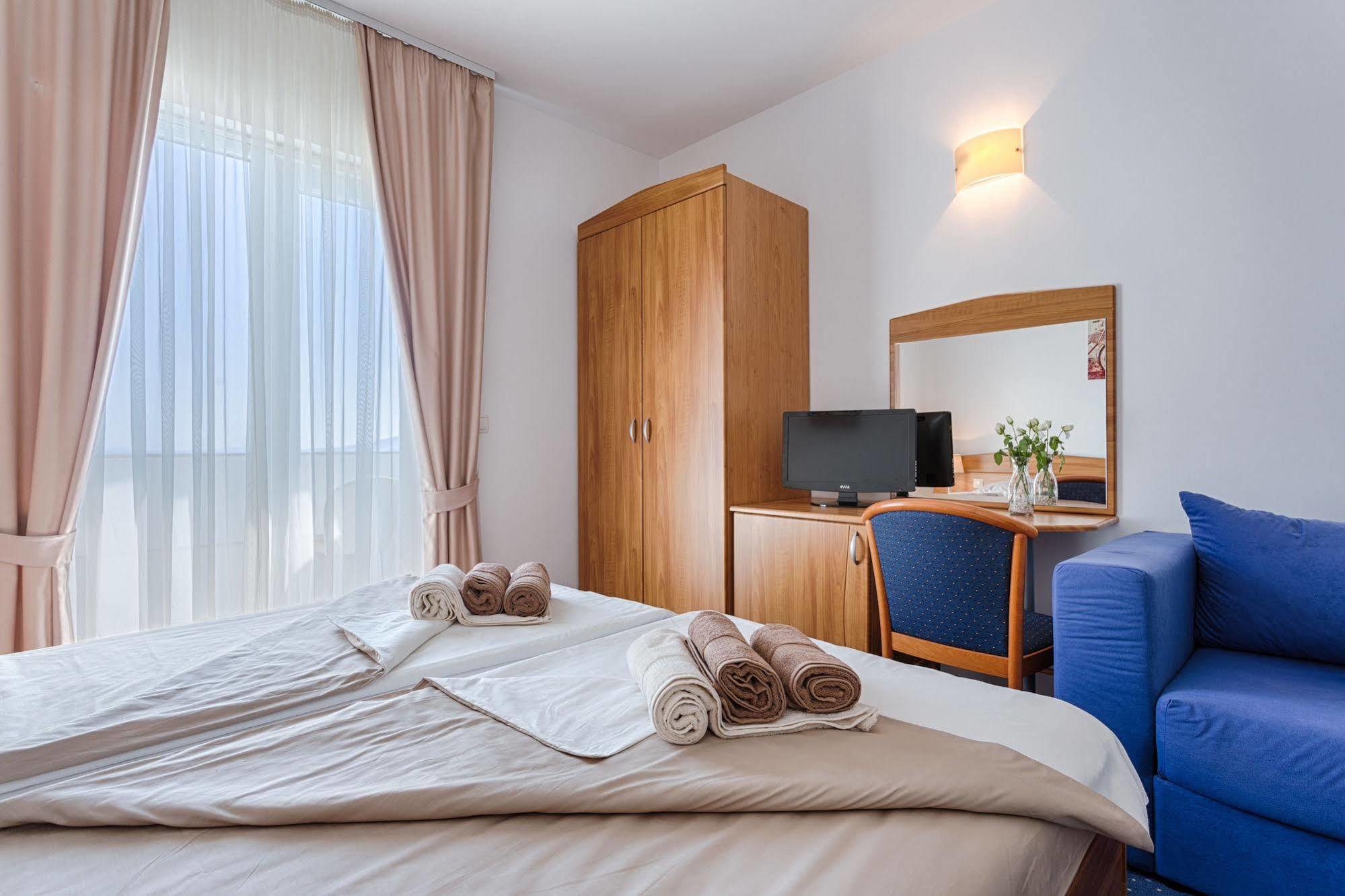 Hotel Viktorija Seget Vranjica Esterno foto